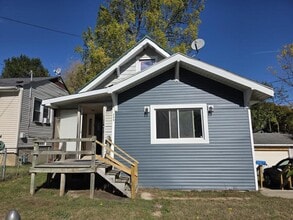 Building Photo - 111 Oakhill St