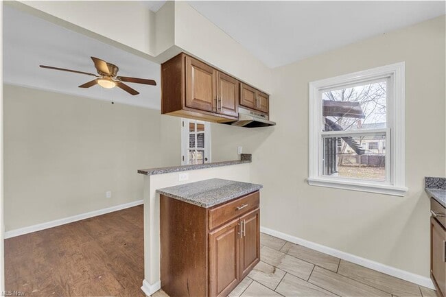 Building Photo - 416 E 255th St