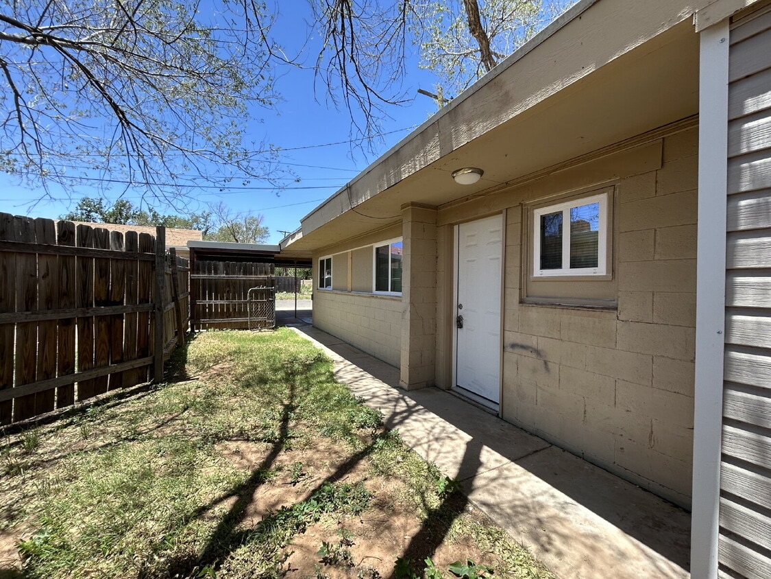 Primary Photo - Beautiful Newly Remodeled Rear House Effic...