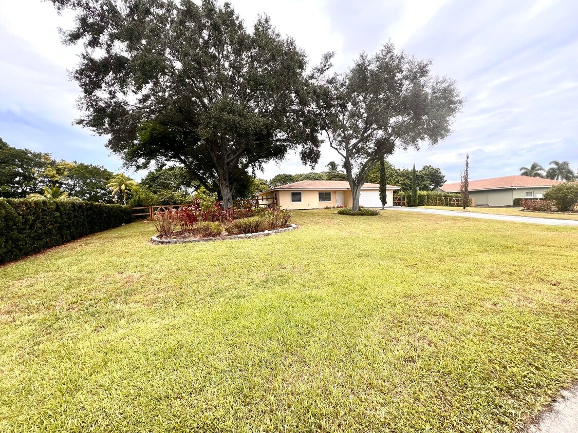 Primary Photo - 9400 Listow Terrace