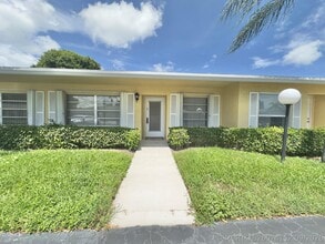 Building Photo - 1121 Boxwood Dr