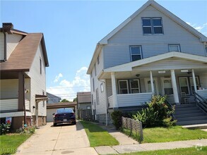 Building Photo - 10118 Russell Ave