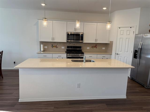 Building Photo - 713 Agarita Way