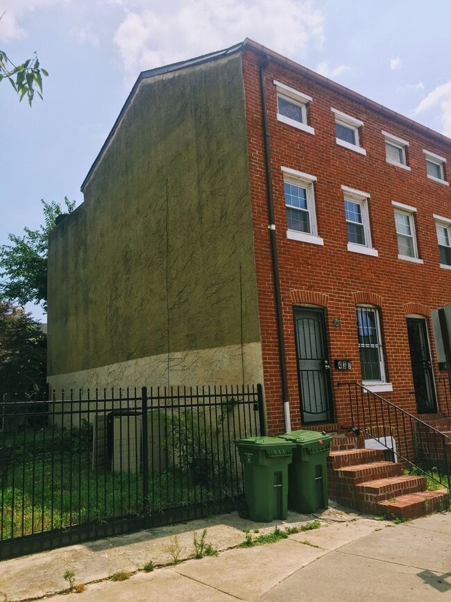Building Photo - 437 Orchard St