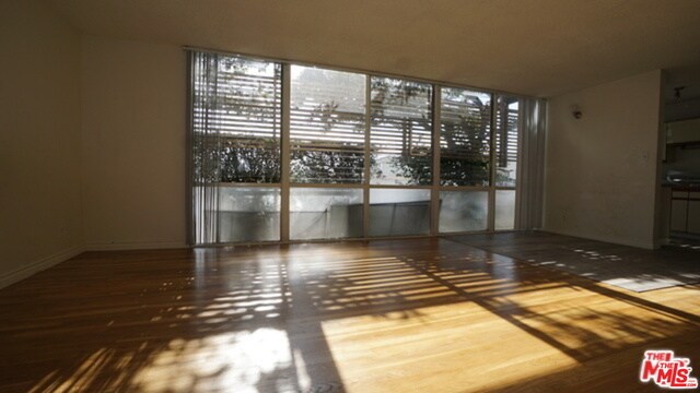 Foto del edificio - 11133 ROSE Ave