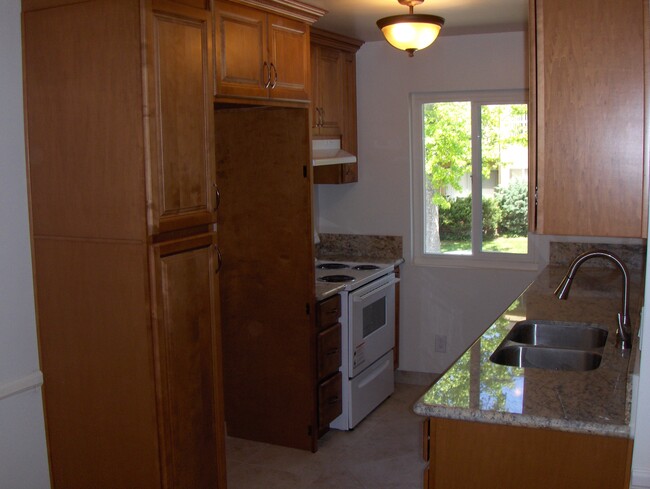Building Photo - 1807 Fremont Ave
