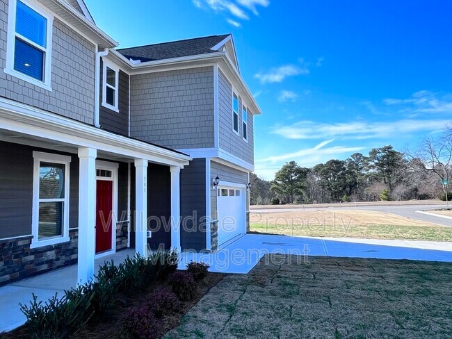 Building Photo - 300 Meadow Breeze Ln
