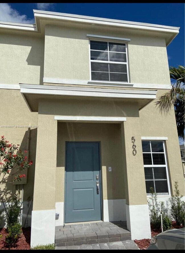 Foto del edificio - 549 NE 4th Ln