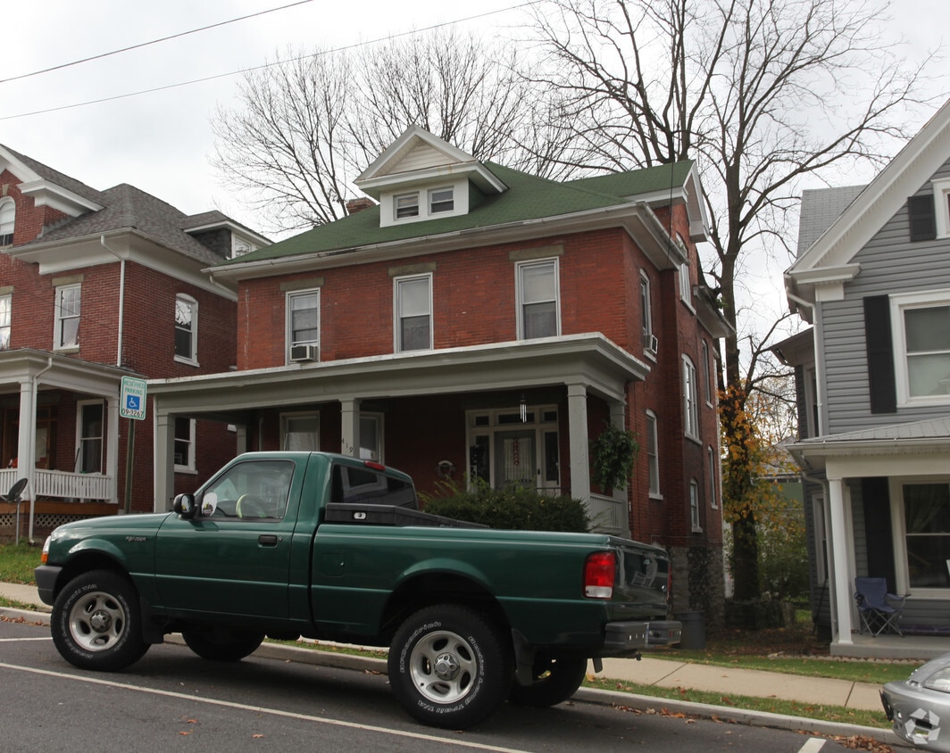 Building Photo - 419 Summit Ave