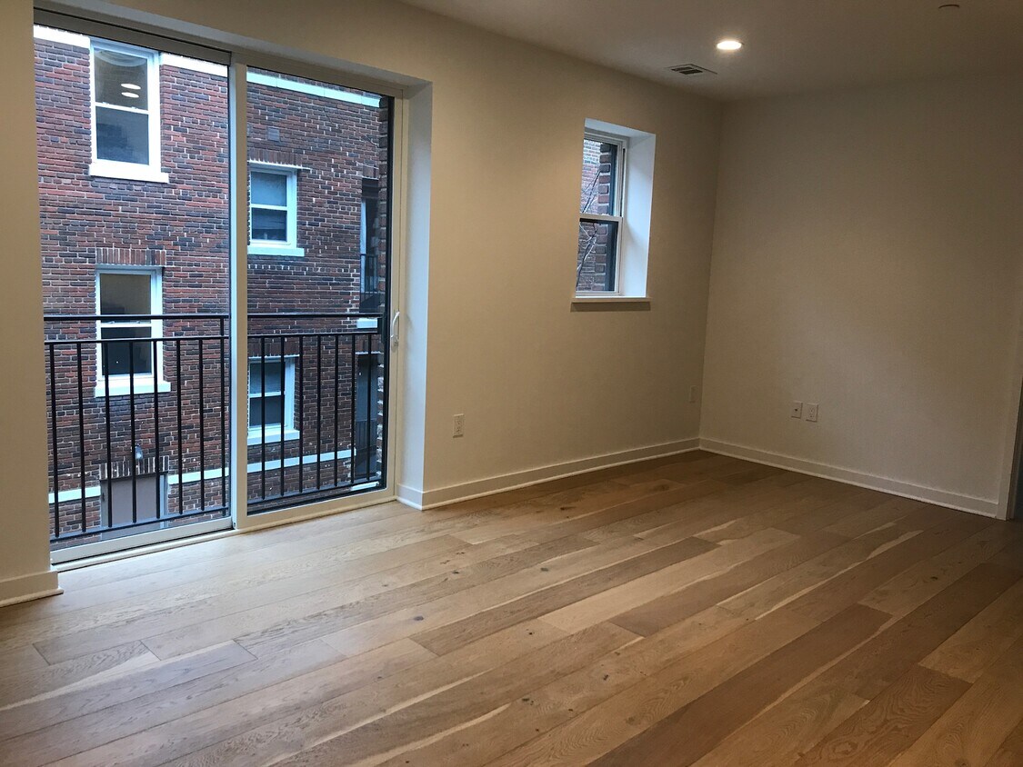Primary Photo - 129 W St NW