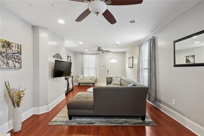 Living room - 3033 Toledano St