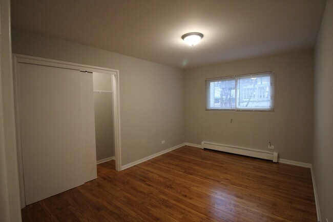 Building Photo - 1642 W Morse Ave