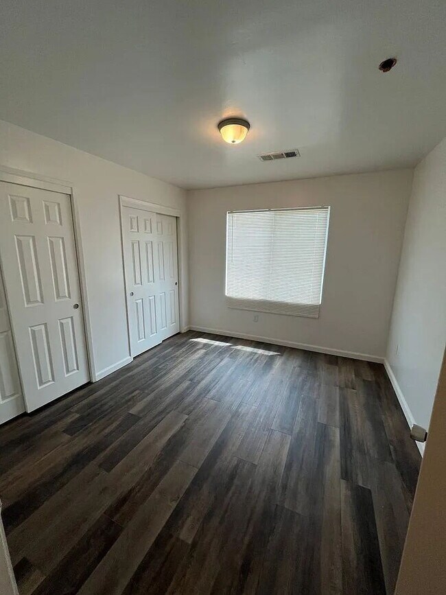 Foto del edificio - 761 W Santa Fe Ave