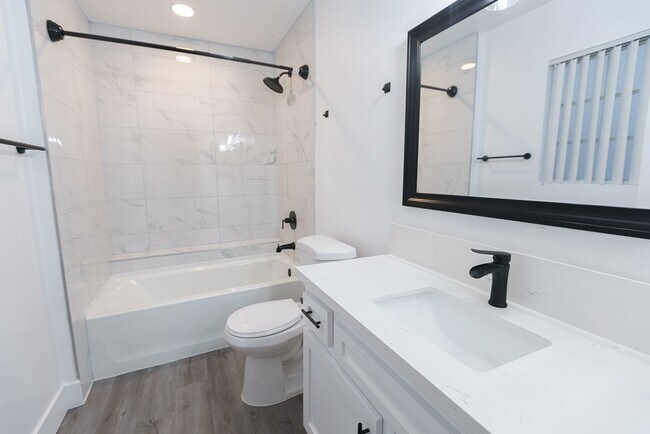 Interior Photo - 1620 South Bentley Ave