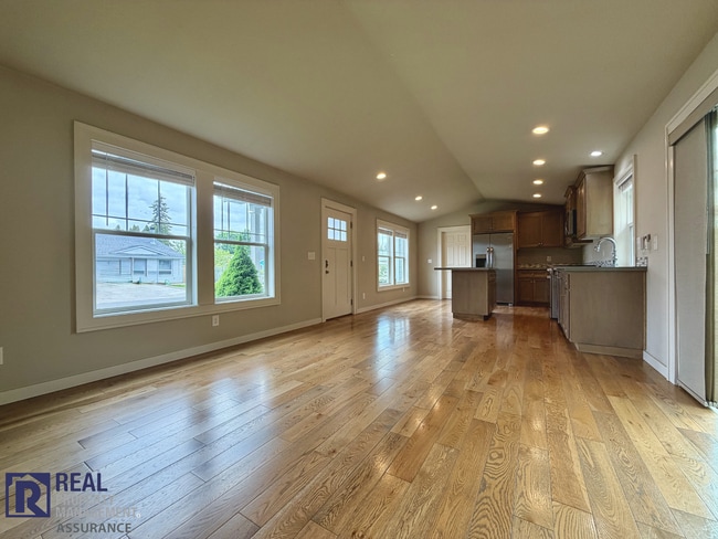 Building Photo - Spacious & Modern 3BR/2BA Home in Quiet Hillsboro Neighborhood