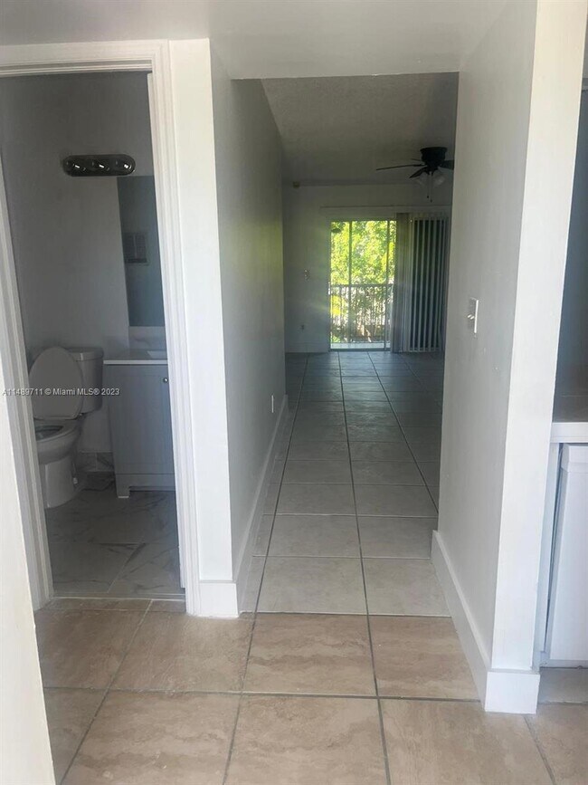 Foto del edificio - 438 Northeast 210th Circle Terrace, Miami,...