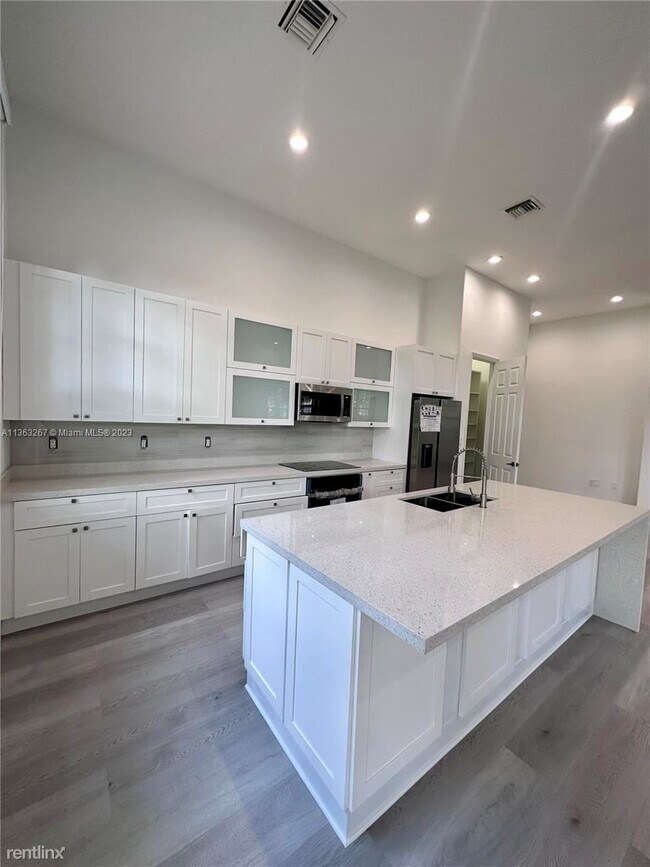 Building Photo - 4 br, 3 bath House - 11123 NW 71st Ter # 1...