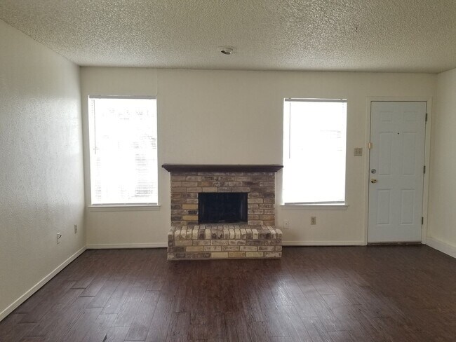 Foto del edificio - 2215 Westyork Dr