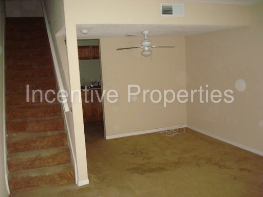 Building Photo - 8027 Palmera Pointe Cir