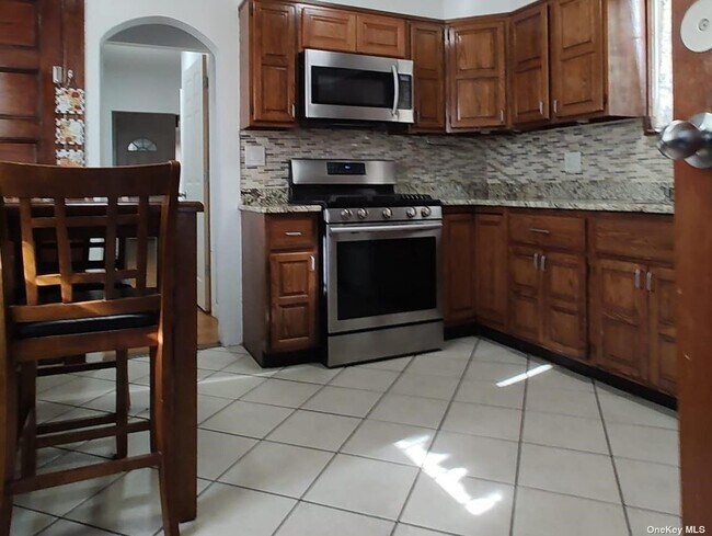 Foto del edificio - 80-66 88th Rd