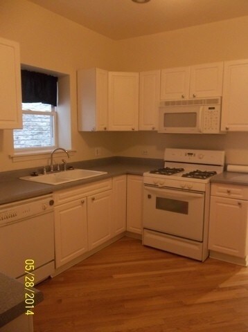 Building Photo - 2913 N Seeley Ave