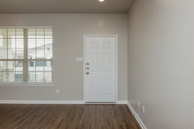 Foto del edificio - Beautifully designed and thoughtfully maintained duplex