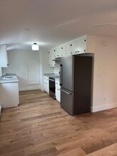 Building Photo - 667 Main St