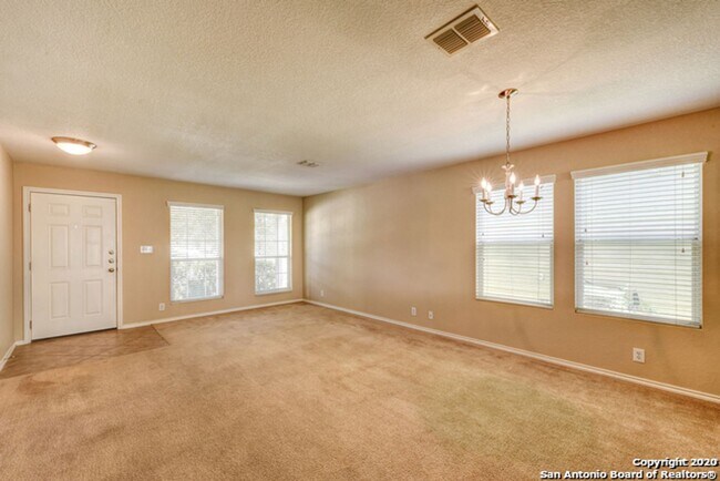 Building Photo - 4 Bedroom 2.5 Bathroom Champions Park Subd...