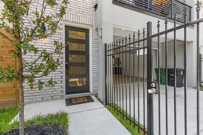 Foto del edificio - 2420 Briley St