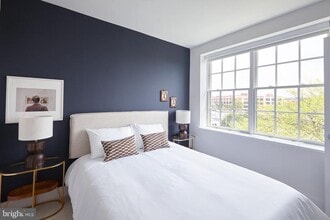 Building Photo - 816 Potomac Ave SE