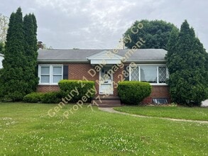 Building Photo - 303 Maywood Rd