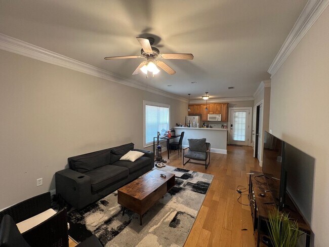 Foto del edificio - One Bedroom for Rent (Tenant Placement) in 4BR Home – Ensuite Bath | $700.00