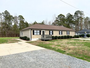 Building Photo - 309 Rustic Rd