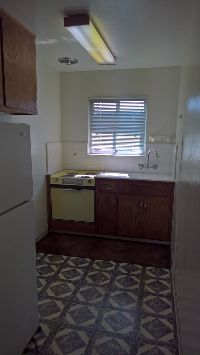 Foto del edificio - 752 Deland Ave