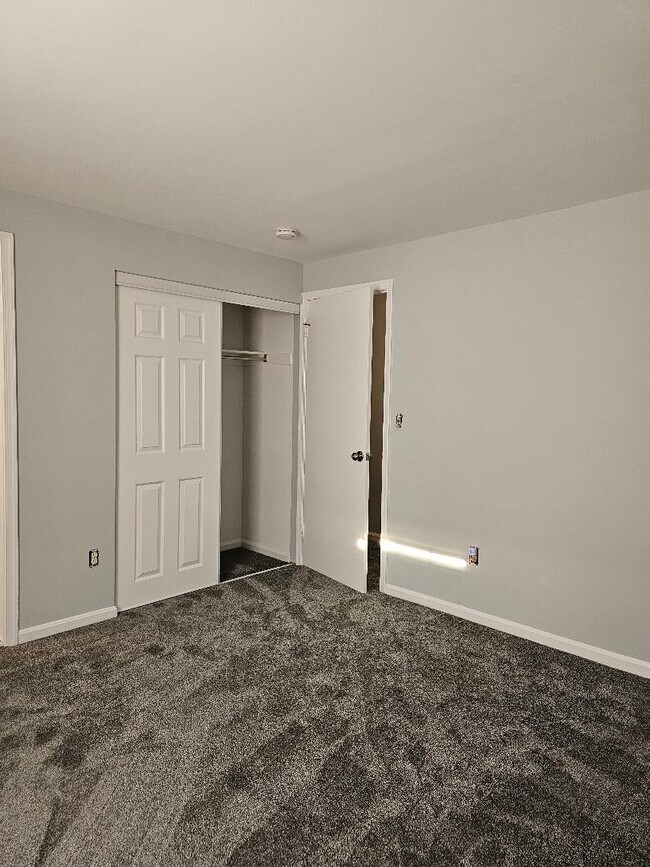 Building Photo - 9222 Sandy Lake Cir