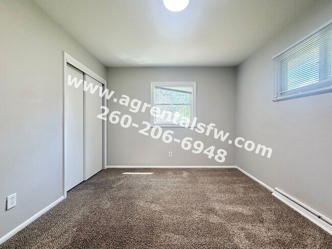 Foto del edificio - 5037 Brook Dr