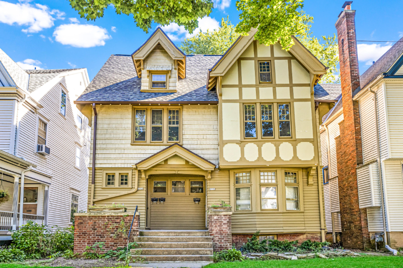 Primary Photo - 2724 N Stowell Ave