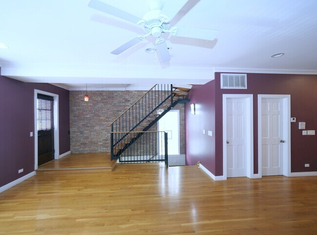 Building Photo - 3031 N Clybourn Ave