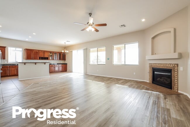 Building Photo - 420 S Blue River Loop