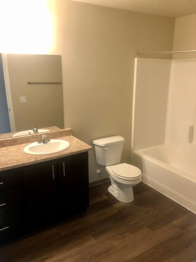 Building Photo - 1510 23rd St SE