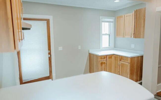Building Photo - 525 S 31st Ave