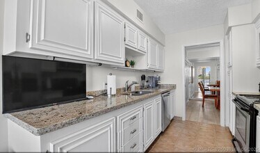 Building Photo - 3400 N Ocean Dr