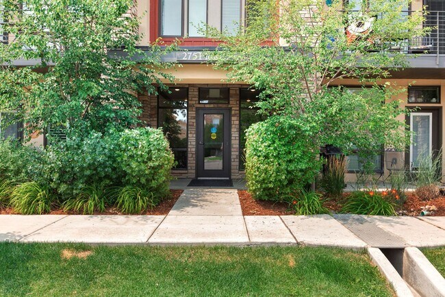 Foto del edificio - Charming 2 Bedroom, 2 Bath Condo in Secure...