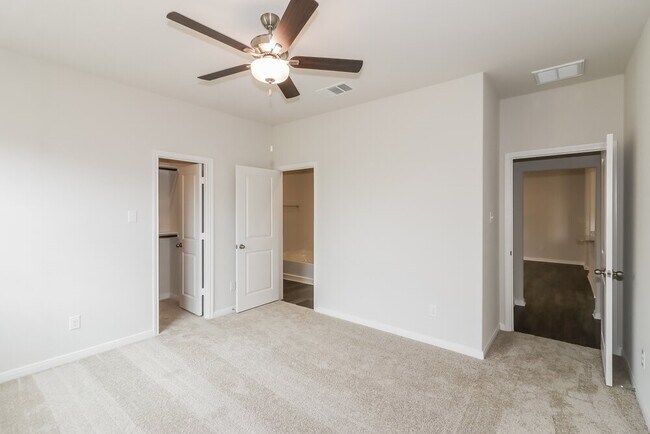 Foto del edificio - 7610 Thrips Ln