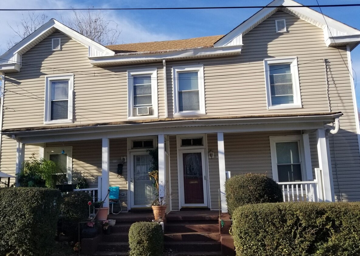 Primary Photo - Two Bedroom Two Story Townhome Close to th...