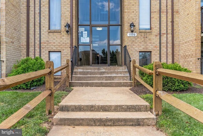 Foto del edificio - 7598 Gales Ct