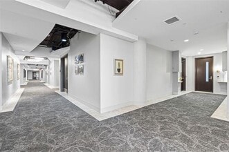 Building Photo - 2600 W 7th St