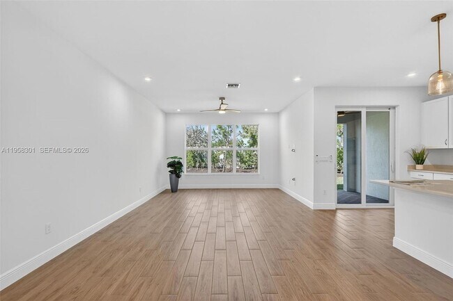 Foto del edificio - 3595 NW Solange Ct