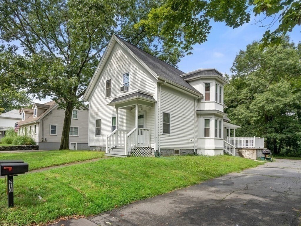 210 County St Unit 2, Taunton, MA 02780 Room for Rent in Taunton, MA