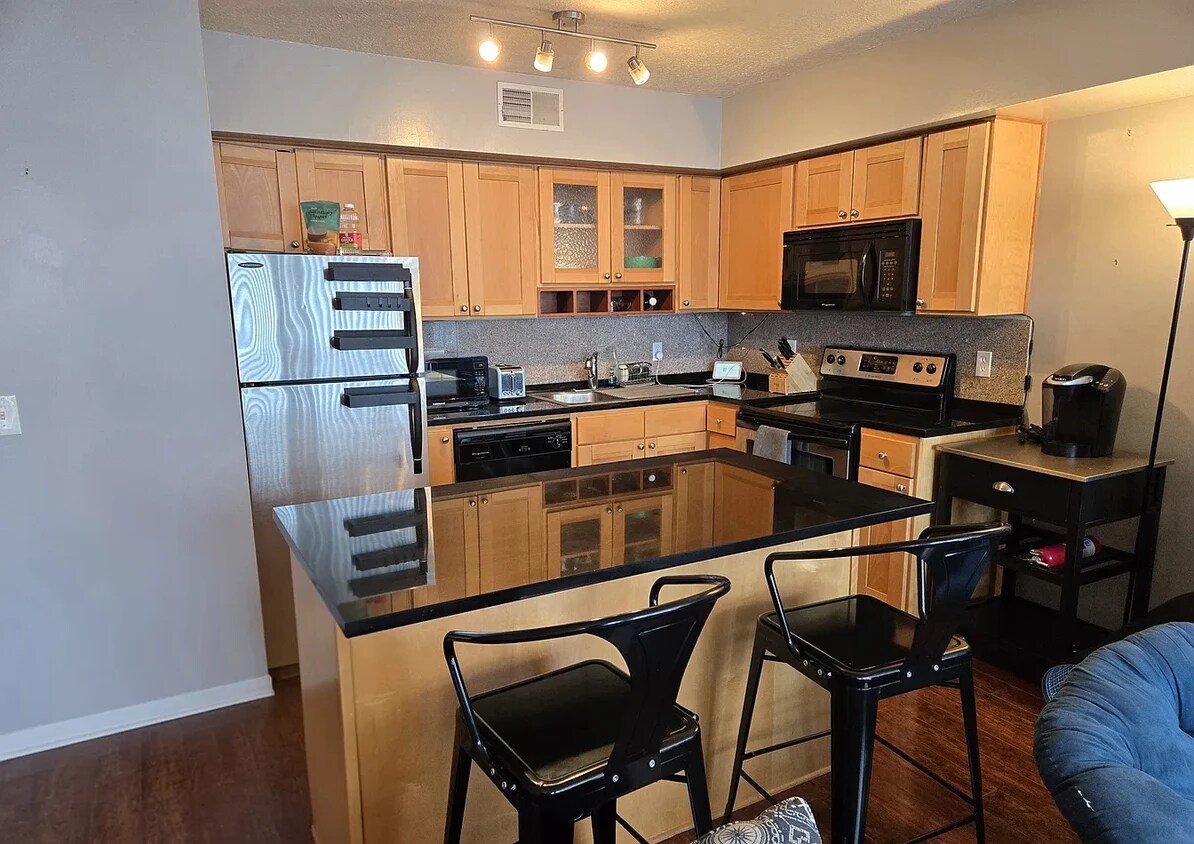Foto principal - 2222 Detroit Ave